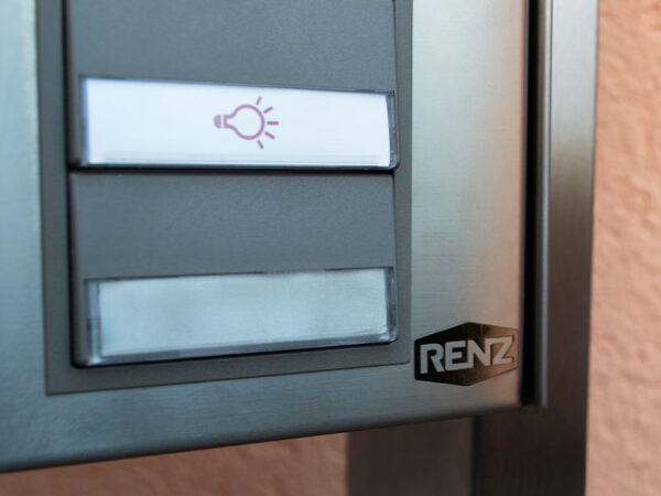 Freistehender Briefkasten von SBB Schäfer